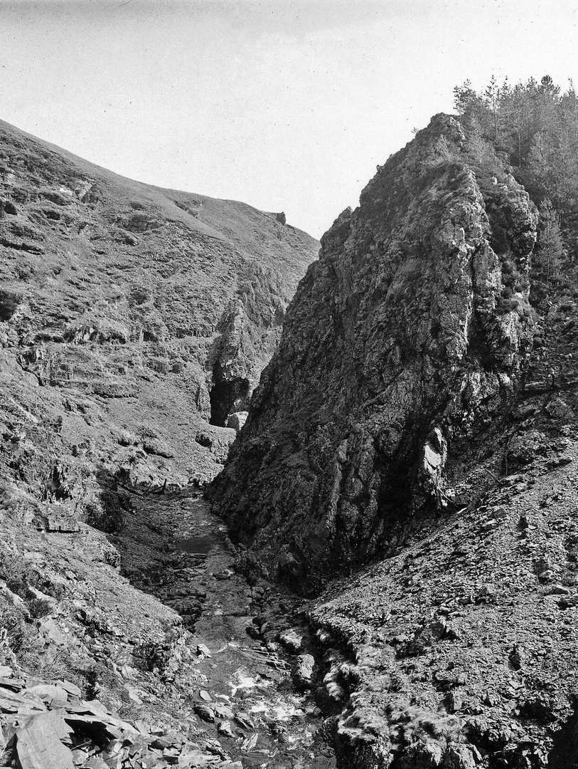 Castle Rock from leat Dyfngwm, submitted by Dickie Bird on 14-03-2026.
© Richard Bird Castle Rock from leat Dyfngwm